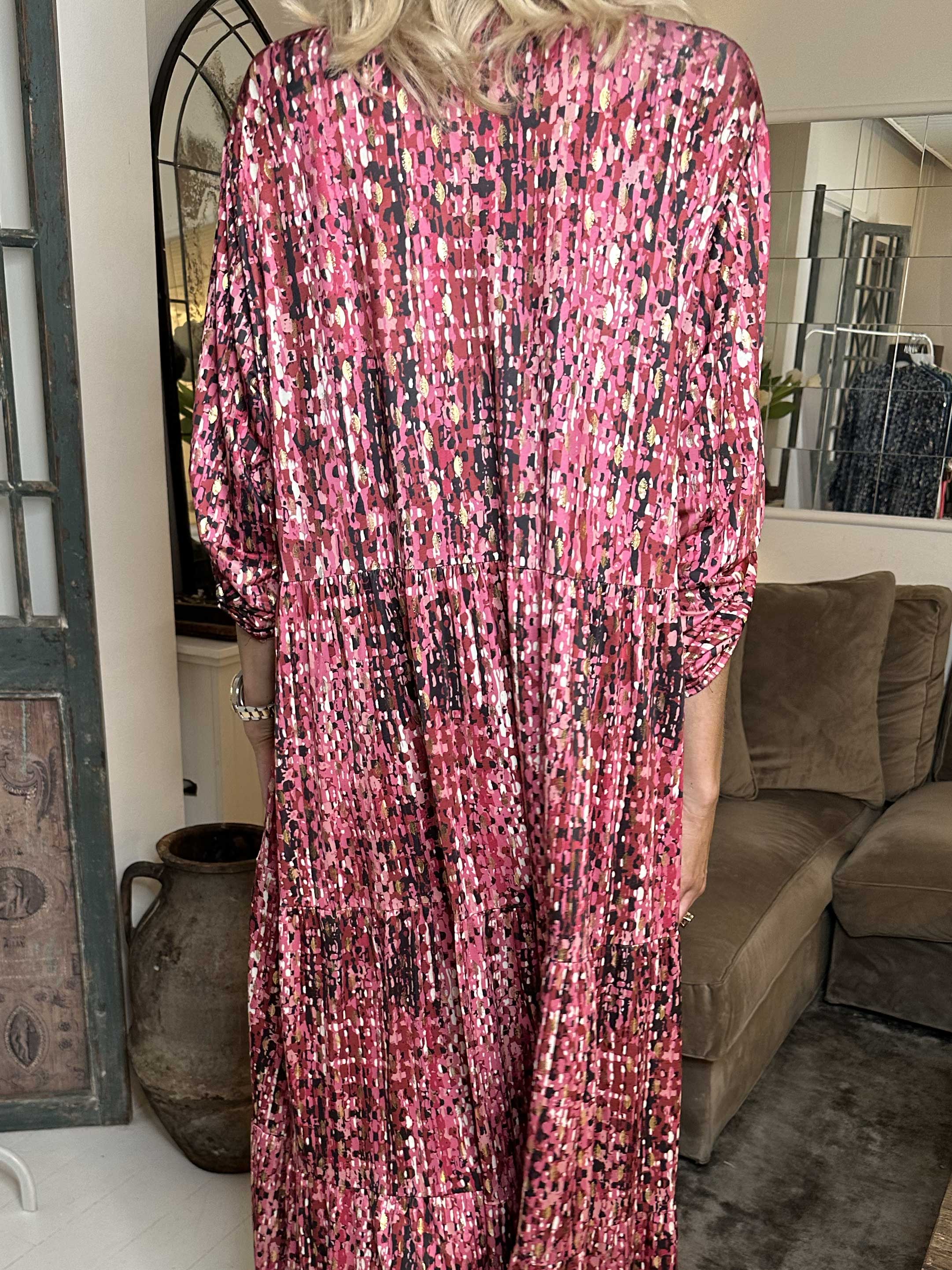 Milano Pattern - Lång mönstrad klänning med lager på lager look